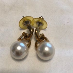 White pearl & gold costume pierced earrings